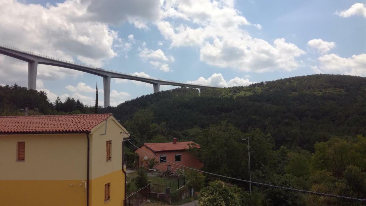 Appartma Katja Gabrovica pri Črnem Kalu Exterior photo